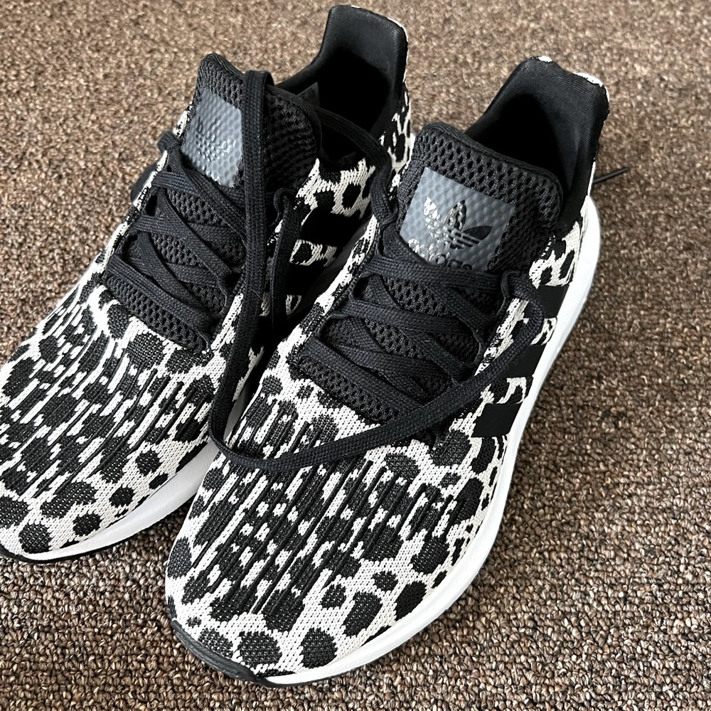 Size 7 adidas sneakers